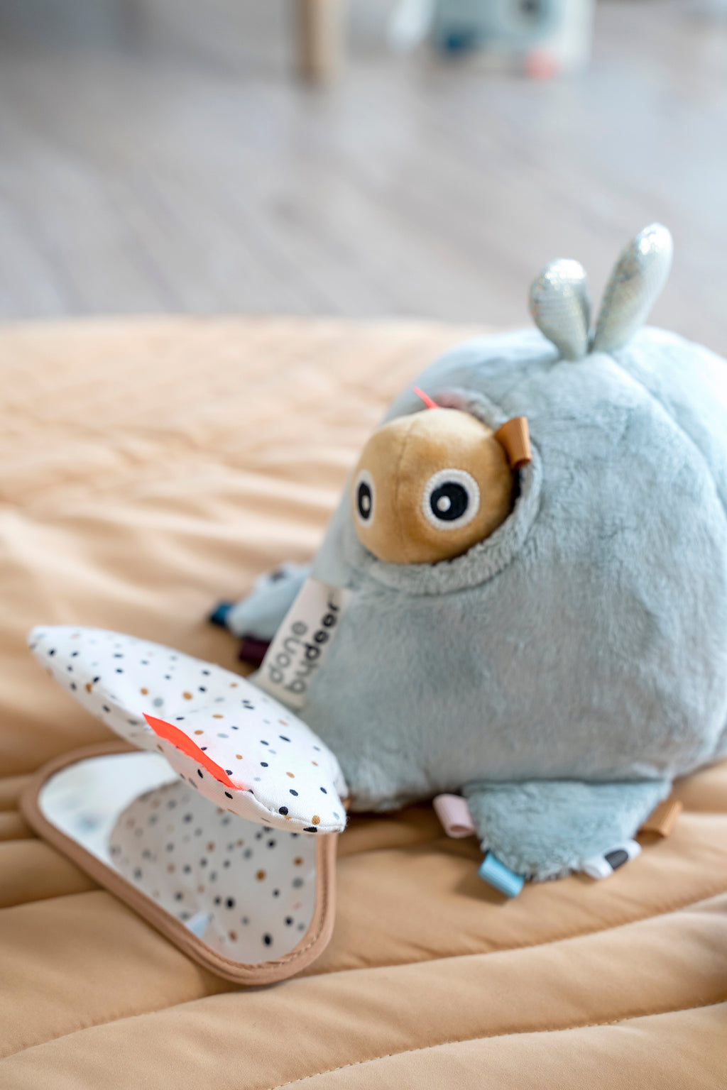 jouet d'éveil cache-cache baleine P'tits Loups Shop