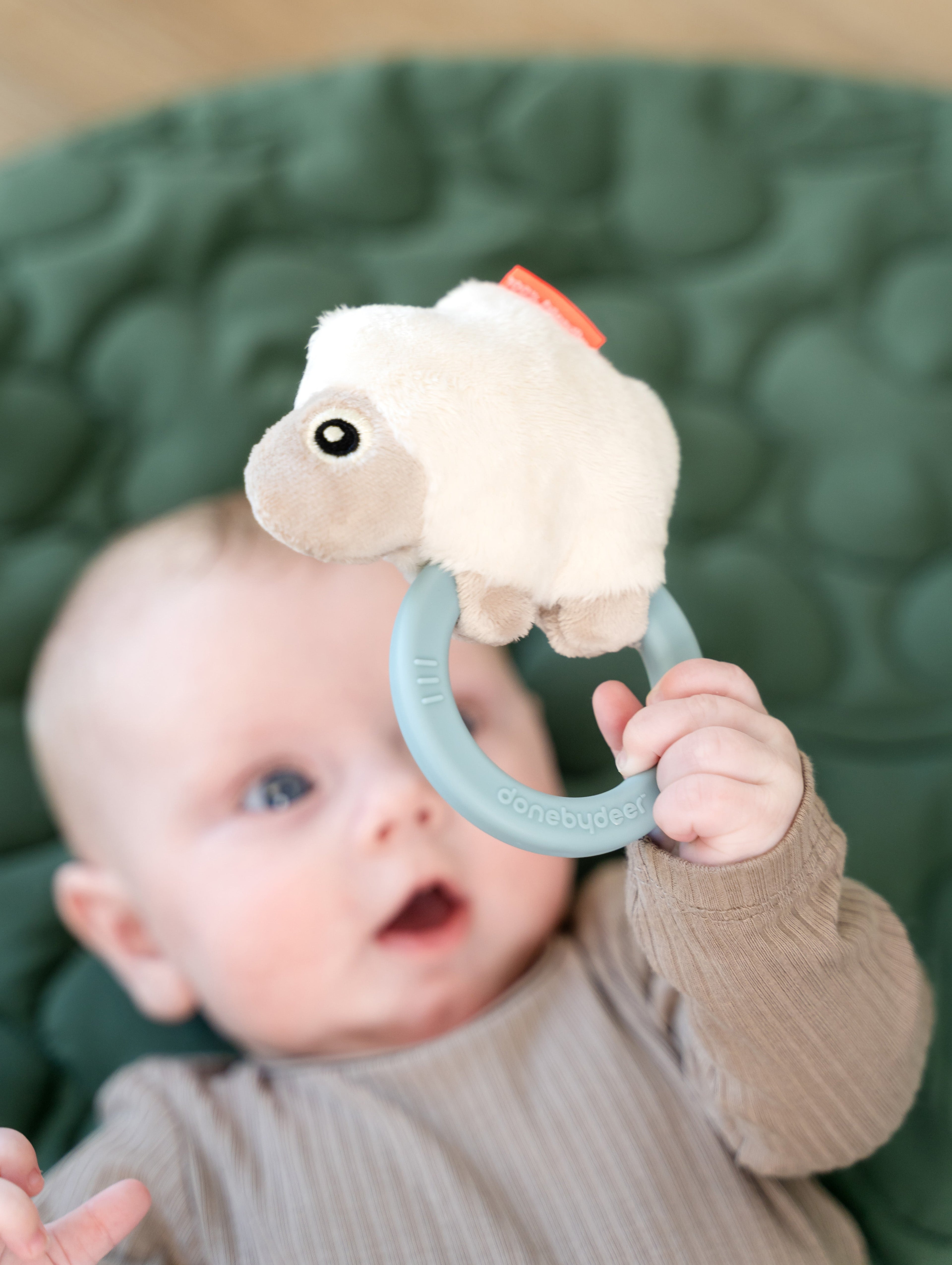 Hochet avec anneau de dentition - Sheepy P'tits Loups Shop